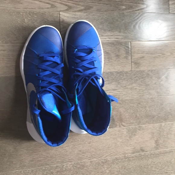 Never wore these shoes - Picture 3 of 5